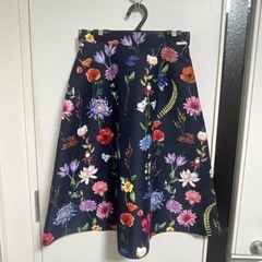 ANAYIのボタニカルフラワースカートです☺️
