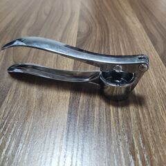 メタル製ガーリックプレス