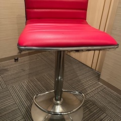 高さ調整出来るカウンターチェアの画像