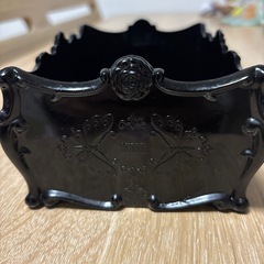 黒の蝶と花の装飾ケース
の画像