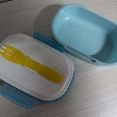 (445)【¥ 500】【美品】アンパンマンフォーク付ランチBOX ブルー お弁当箱 の画像