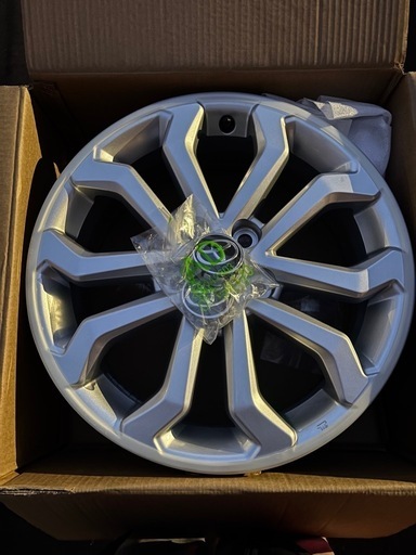 カローラクロス純正アルミホイール