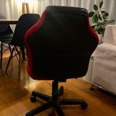 子供用チェア（ゲーミングチェア風）の画像
