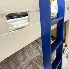 2段ベッドの画像