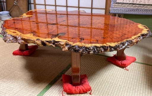 花梨(カリン)のテーブル
