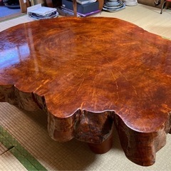 栃の木のテーブル