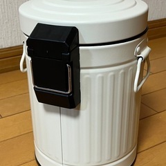 ステップ式ゴミ箱の画像