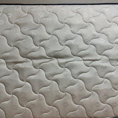 ダブルサイズマットレス（1.4m × 1.95m）の画像