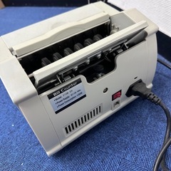 お金を数える機械/紙幣カウンターの画像