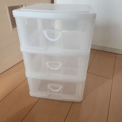 3段プラスチック引き出し（ハンドル付き）2セット