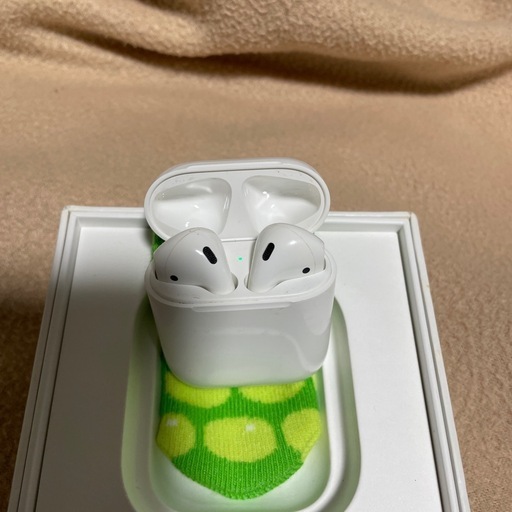 アップル　エア・ポッズ　　　　　　　　　　　　　　　　　　　　　air  pods 2
