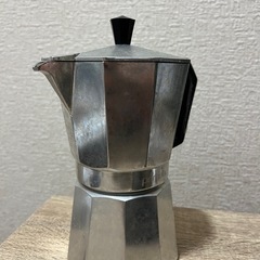 コーヒープレッサーとコーヒー関係の物の画像