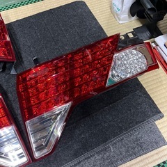 ドタキャンされました、差し上げます。アルファード10系 社外品テールランプ LEDの画像