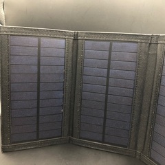ジャンク品 2,000円→500円【106】新品 ポータブル折りたたみ式ソーラーパネル 5V 35Wの画像
