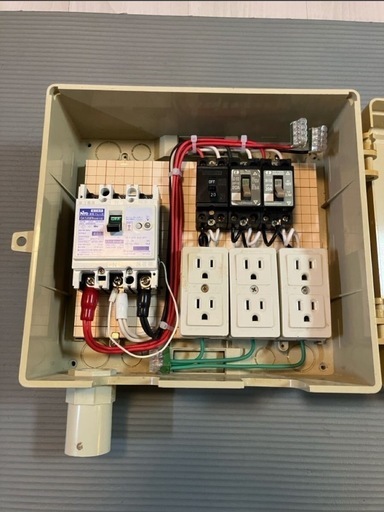 仮設分電盤 75AT 7回路 パナソニック アース付きコンセント 新品 漏電ブレーカー 中古 電線 IV2ｍｍ ウォルボックス 分電盤 仮設分電盤 75AT 7回路 パナソニック アース付きコンセント 新品 漏電