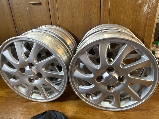 急ぎで売りたいので値下げ！ﾀﾞｲﾊﾂ 純正ﾎｲｰﾙ