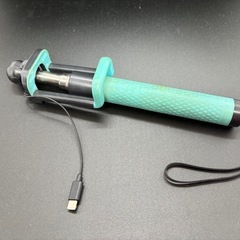 自撮り棒 ミントグリーン iPhone対応 イヤフォン付きの画像