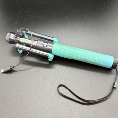 自撮り棒 ミントグリーン iPhone対応 イヤフォン付きの画像