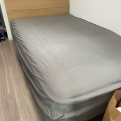 セミダブルのベッドとマットレス