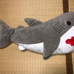 サメ型クッションの画像