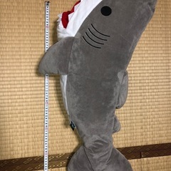 サメ型クッションの画像