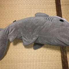 サメ型クッションの画像