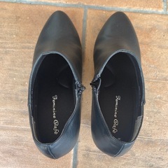 ⭕️サイドファスナーのショートブーツ？22.5cmの画像