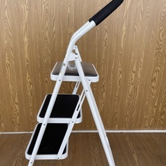 【美品】ニトリ 踏み台 折りたたみ 3段 クッション付きの画像