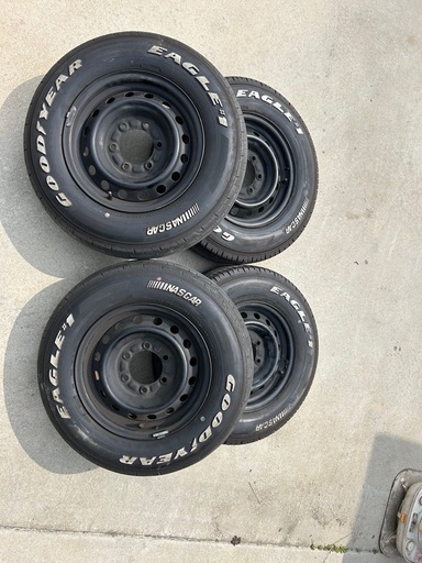 ハイエース　純正テッチン　ホワイトレター タイヤ