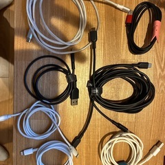 iPhone充電ケーブル