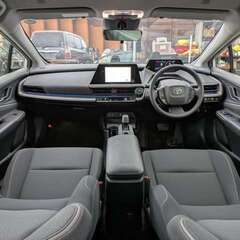 ★新型プリウス！60系！R5年！修復無！4.4万㌔！【グレード U】8インチディスプレイ！周辺車両接近サポート！パノラミックビュー！衝突軽減の画像