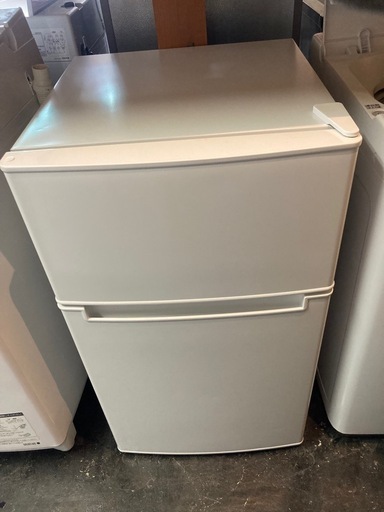 ☆中古￥7,800！ハイアール　85㍑2ドア冷蔵庫　家電　2022年製　BR－85A型　幅47㎝ｘ奥行50㎝ｘ高さ86㎝　【BC037】