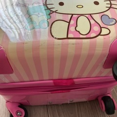 キティちゃんキャリーバッグの画像