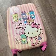 キティちゃんキャリーバッグの画像