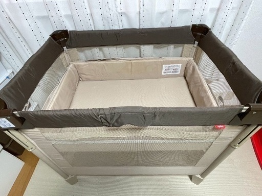 ベビーベッドとバウンサー