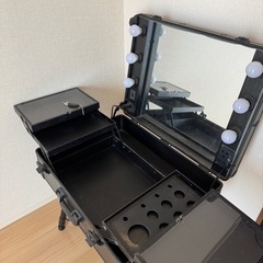 キャリーケース型ドレッサー　女優ミラー付きの画像