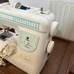 ミシン　カバー付きの画像