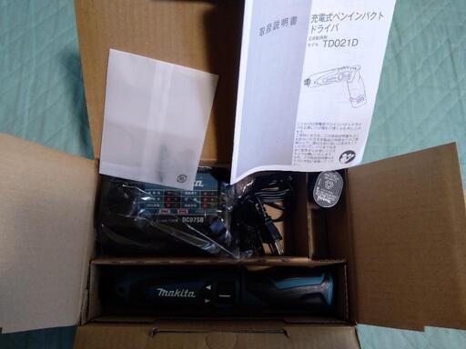 [新品] マキタ充電式ペンインパクトドライバTD021充電器バッテリー付き