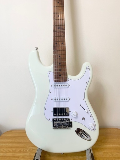 【美品】Eris. Nestia エレキギター ローステッドメイプルネック SSHピックアップ ストラトキャスター