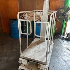 高所作業台　電動リフト