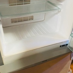 冷蔵庫とケトルの画像