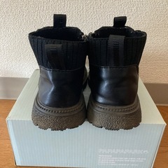 ブラック　キッズブーツ ジッパー付き　　サイドゴア　18cmの画像