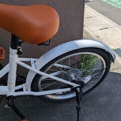 Mixiu 折畳み自転車 20インチ 軽量 素早く折畳可能 シマノ６段変速 高炭素鋼フレーム ハンドル・サドル高さ調整可能 折り畳み自転車 通勤 通学 折りたたみ自転車 前後泥除け装備 ワイヤーロック、ライト、カゴ、空気入れ付き 男女兼用 中古の画像