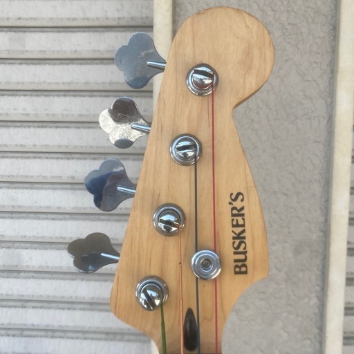 BUSKES'S ベースギター　サンバースト