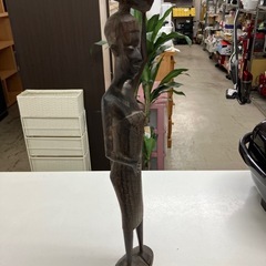 ☆値下げ☆ロ 2504-203 異国民族工芸 木彫りの置物 高さ約42cm キズ汚れ有りの画像