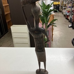 ☆値下げ☆ロ 2504-203 異国民族工芸 木彫りの置物 高さ約42cm キズ汚れ有りの画像