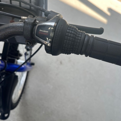 お話中　
22インチ　男の子　6段ギア　自転車　