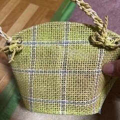 黄緑、赤白チェック柄ワイヤーカゴ２点セットの画像