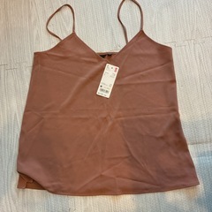 キャミソール2枚とTシャツの画像