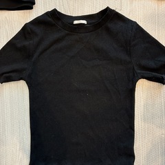 キャミソール2枚とTシャツの画像